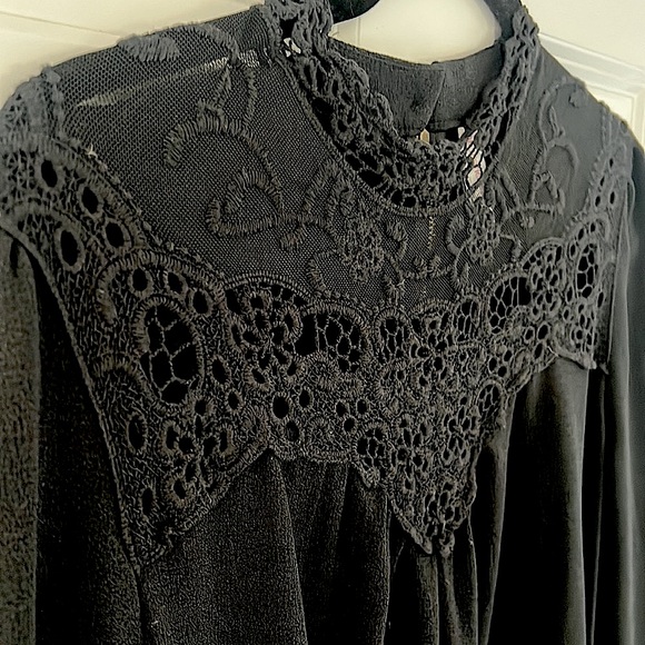 Black Romper with Lace Details - Picture 3 of 3